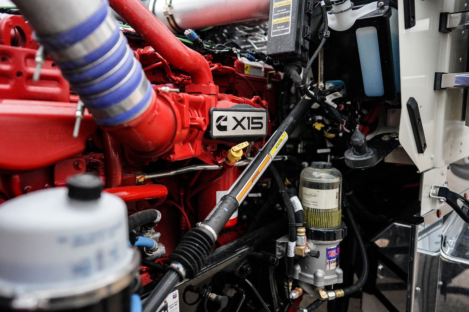semi-truck-repair-engine